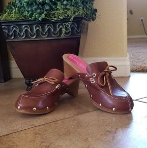 Isaac Mizrahi Leather Clogs ♥